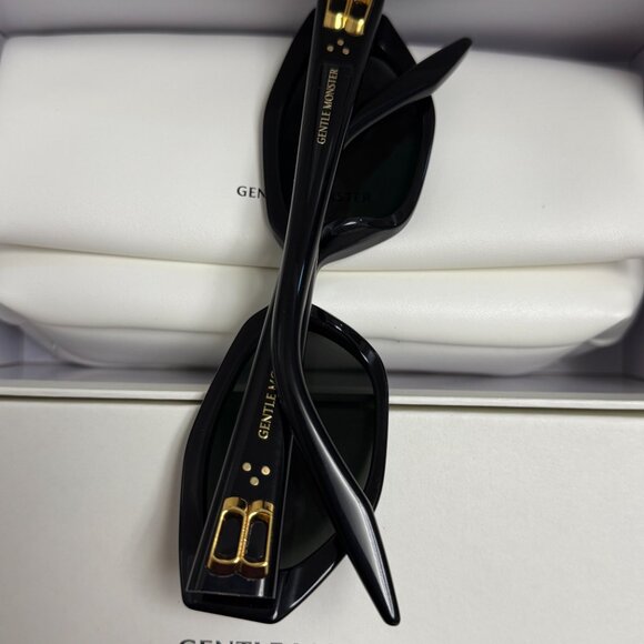 Gentle Monster Black Sunglasses w/ Gold Logo – Chic It-Girl Vibe main image 5